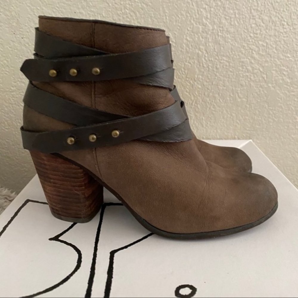 BP Trott straps design with wood heel bootie Rare Size